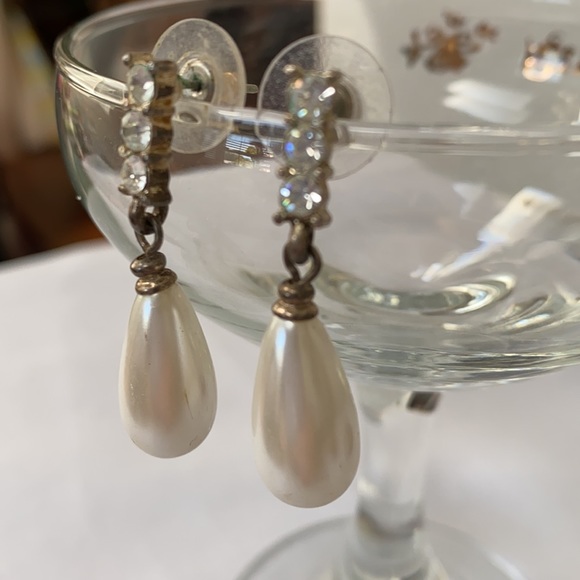 Vintage Pearl drop earrings with rhinestones - Picture 4 of 6